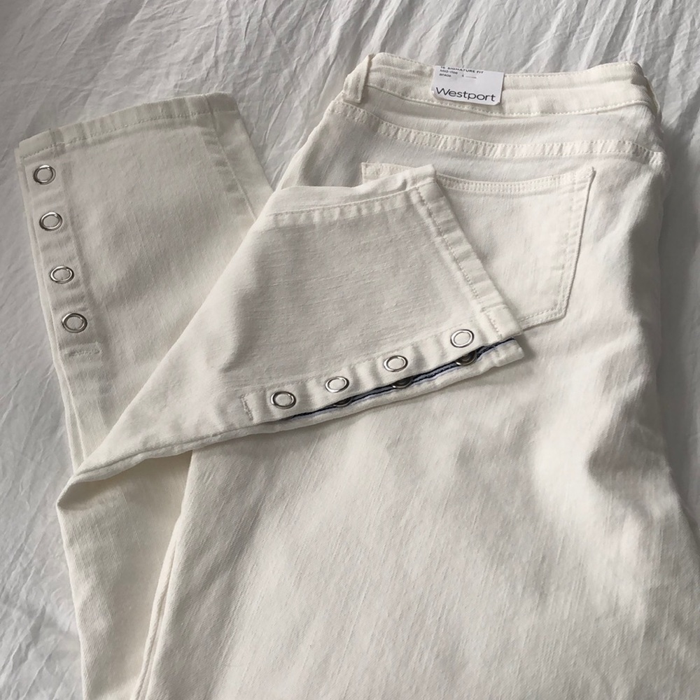 Mid rise ankle length white denim jean